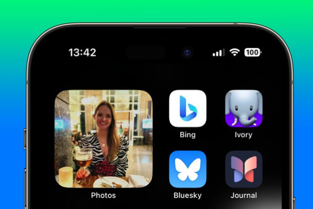 iOS 17 小技巧：在 iPhone 主屏幕照片小组件中展示指定照片