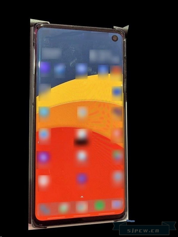 三星Galaxy S10真机图曝光 打孔曲面屏设计 超高屏占比